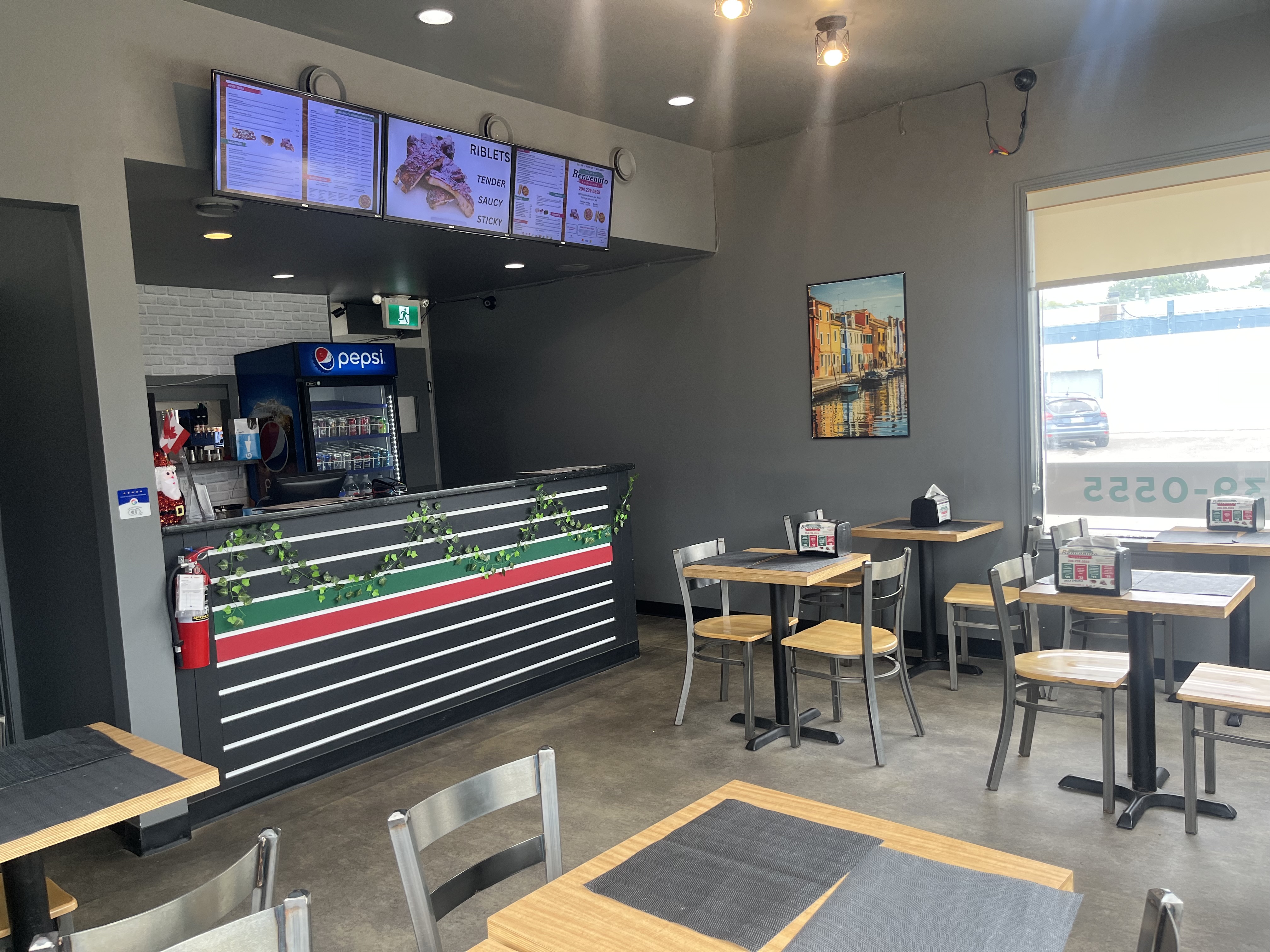 Benvenuto Pizza dining room